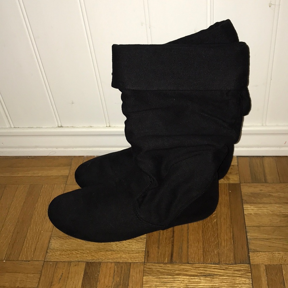 Black suede boots NWT